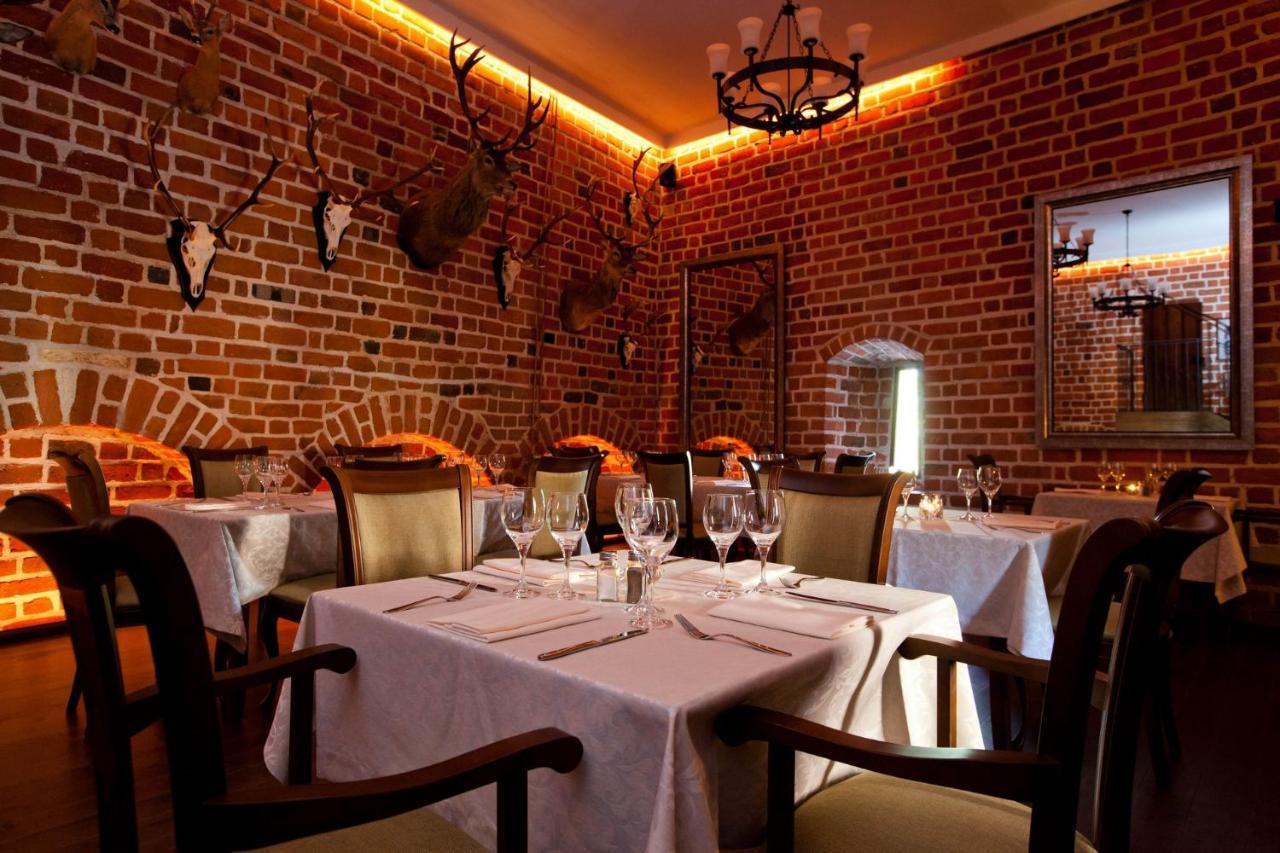 Zamek Uniejow公寓式酒店 外观 照片