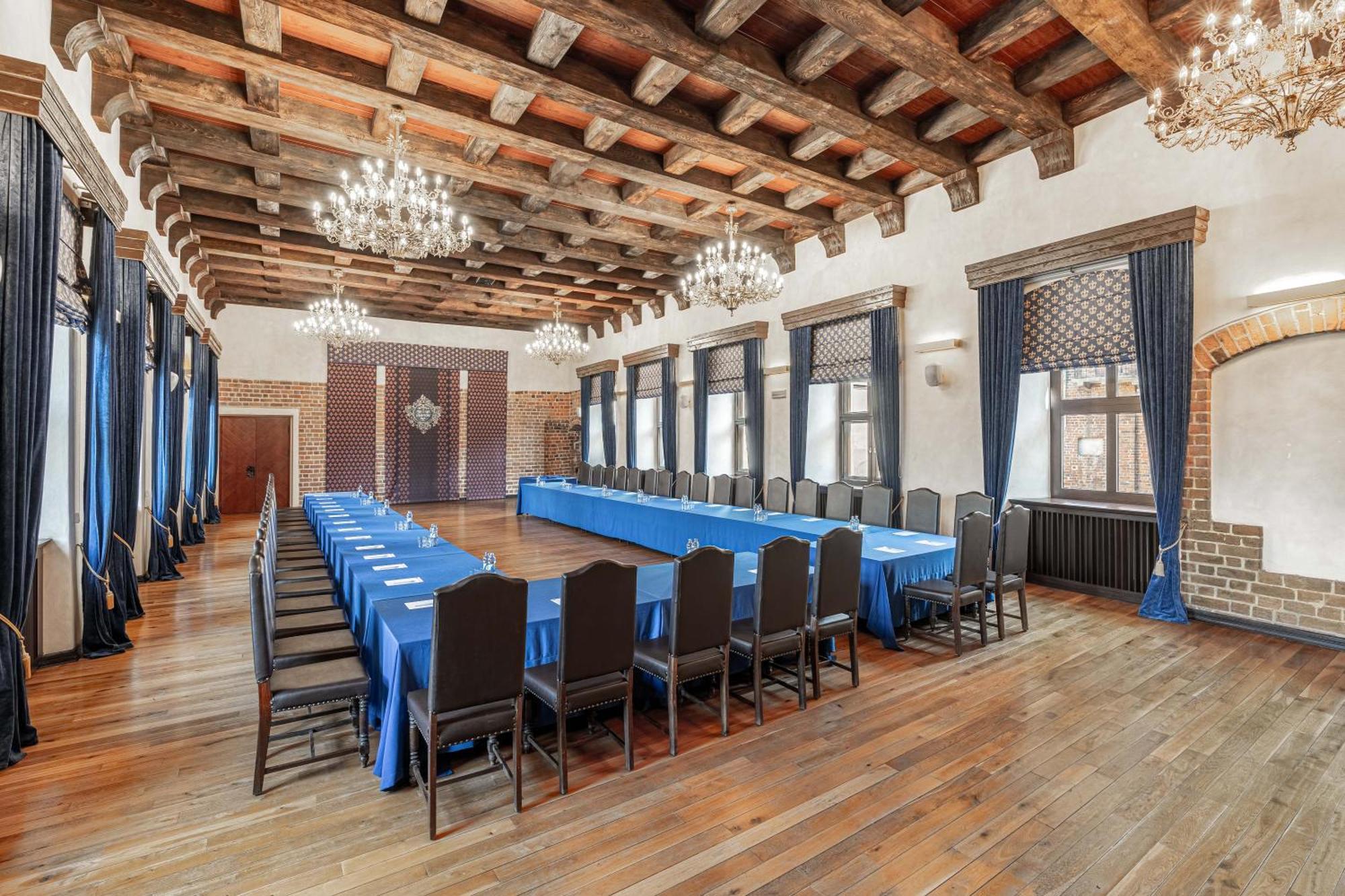 Zamek Uniejow公寓式酒店 外观 照片