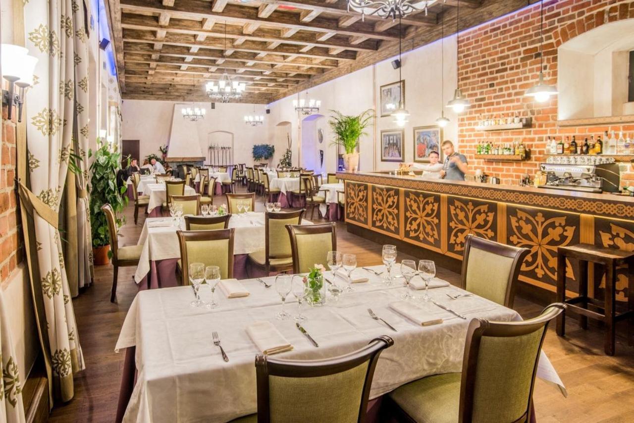 Zamek Uniejow公寓式酒店 外观 照片